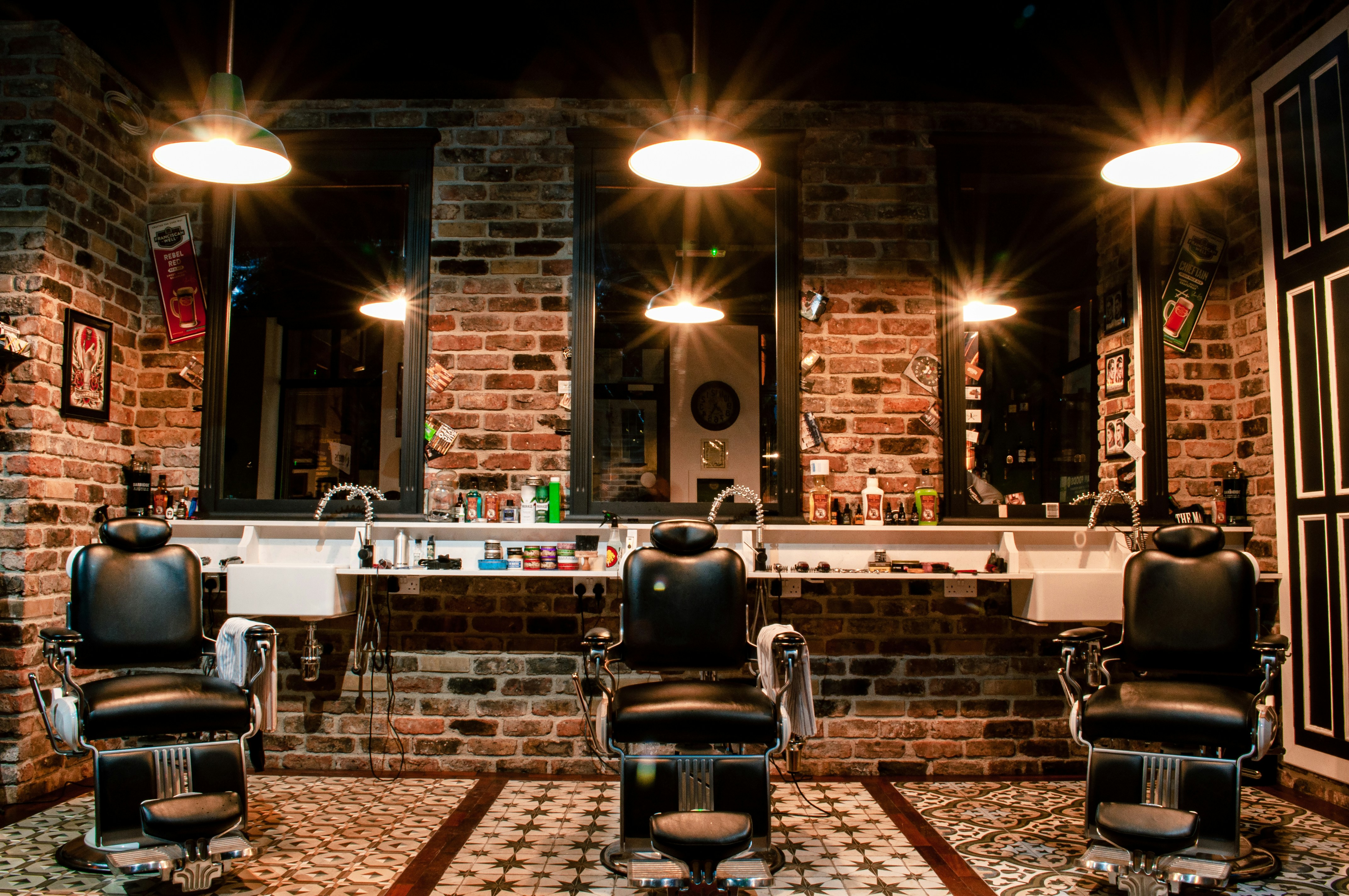 Do fundo de quintal ao salão: a barbearia que virou ponto de encontro